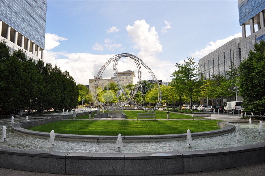 城市廣場鏡面鏤空?qǐng)A環(huán)不銹鋼雕塑定制